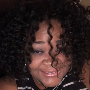 Meet your Posher, Tee